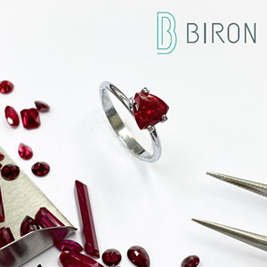 Rubino sintetico rosso rubino creato cresciuto in laboratorio, pietra tagliata trilioni per gioielli - Product Image 4