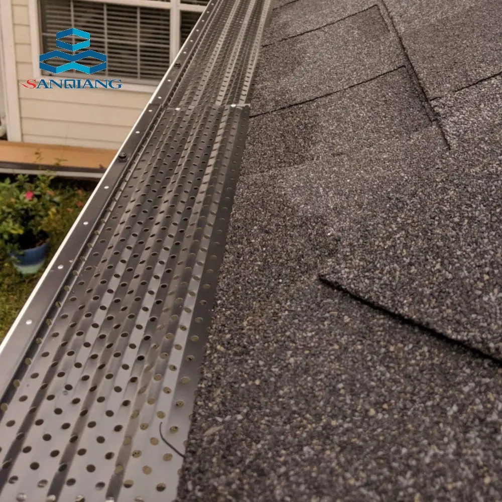 2020ออกแบบใหม่ยาวรับประกันราง Leaf Guards กรองโลหะ Lowes Rain Gutter Guard ตาข่ายอลูมิเนียมสำหรับรางป้องกัน