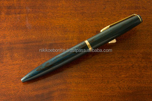 日本和手工制作的钢笔称为 “夏目，“ 黑色和7种颜色的原始ebonite