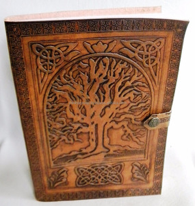 Diario in pelle Tree of life notebook in rilievo color marrone chiaro diario regalo indiano in vera rilievo fatto a mano con chiusura a bottone - Product Image 1