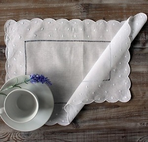 白色亚麻餐垫刺绣手hemstitch