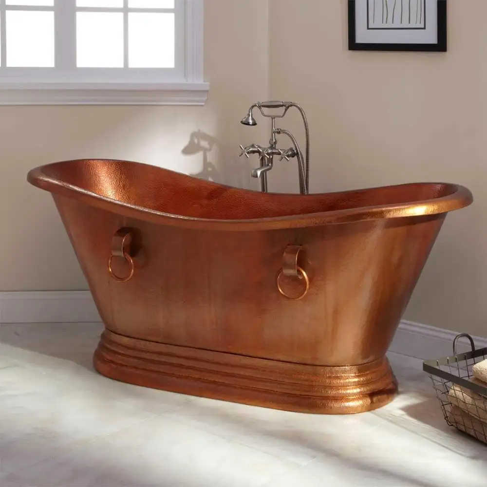 อ่างอาบน้ำทองแดงที่เป็นของแข็งทำด้วยมือ