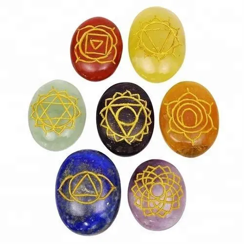 Set di 7 pietre preziose incise Chakra all'ingrosso Set di pietre preziose di palma lucidate cristalli Reiki minerali curativi Set di energia di forma ovale