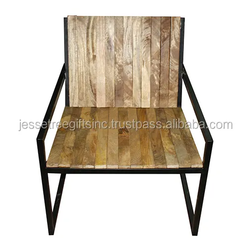 Chaise en bois et métal avec finition polie en bois naturel et revêtement en poudre noire Design fantaisie bonne qualité pour le salon