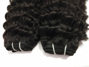 インドの工場のヘア製品100% 人がレミーバージンで縫うインドの人毛エクステンションを安い価格で - Product Image 4