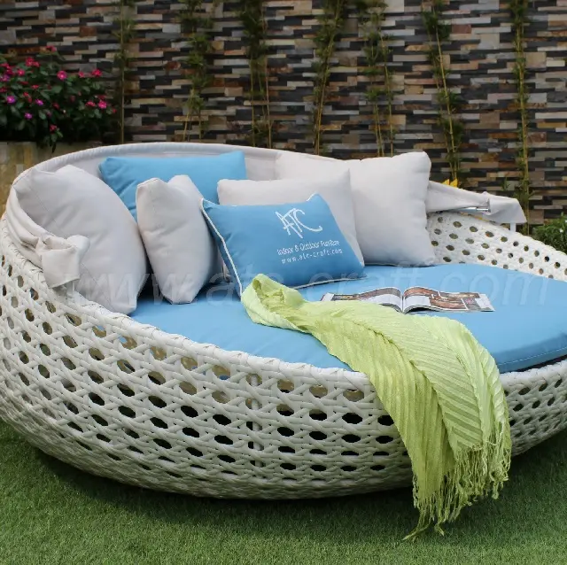 Klassisches elegantes Design Polyethylen Rattan Sonnen liege oder Tages bett für Garten Patio Beach Resort Pool Korb möbel