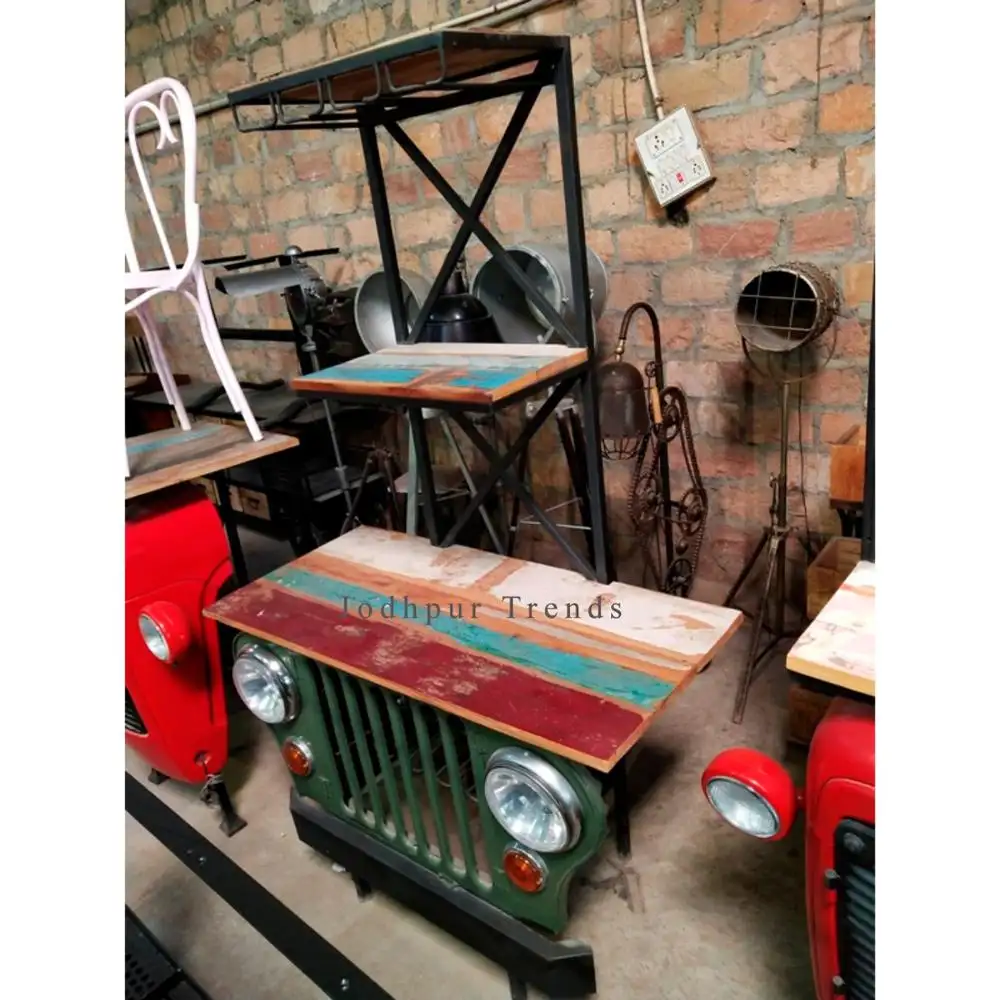 Industriale di Stile Dell'annata Jeep Display Vino Antico Wine Bar