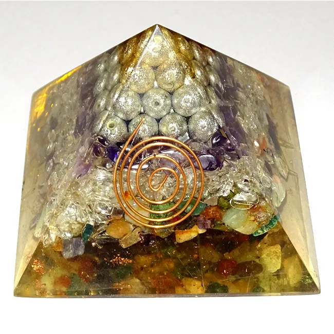 Chakra Orgone Pyramid con pietra curativa naturale in rame per la meditazione e la pietra preziosa energetica positiva