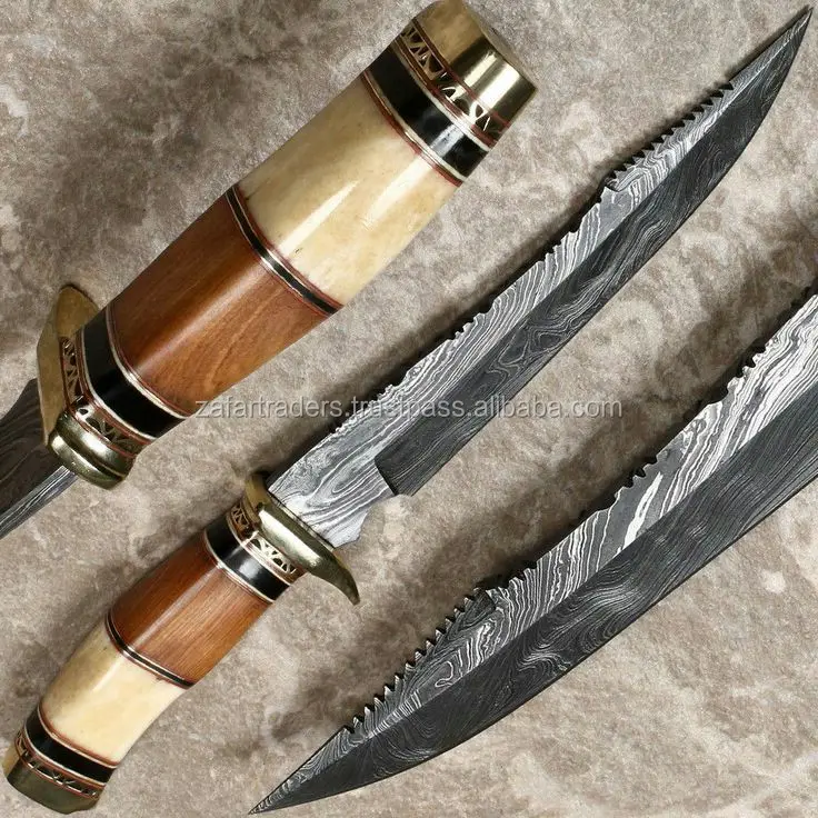 Couteau Damas fait à la main taille personnalisée couteau de chasse d'extérieur à lame fixe avec gaine en cuir manche en os et bois