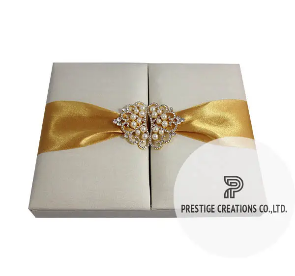 Schöne Perle Krone Paar Brosche verschönert Thai Seide Hochzeit Einladung sbox