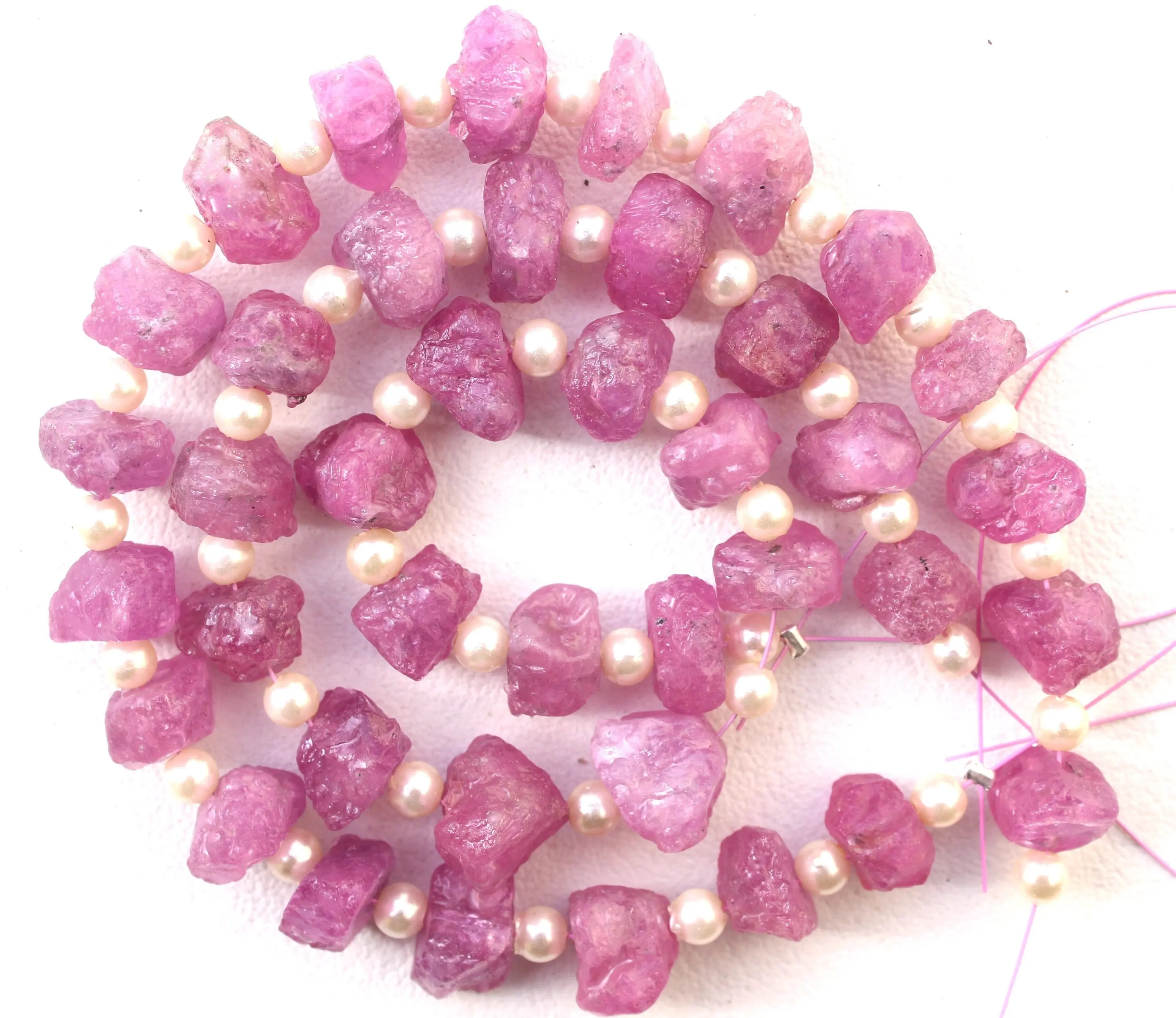 Розовое сапфировое центральное сверло, заполненное драгоценными камнями, необработанное сырье для изготовления ювелирных изделий, удивительный натуральный шероховатый