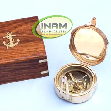Qualità unica, bussola speciale in ottone nautico fatta a mano con intarsio in ottone con ancoraggio in scatola di legno.