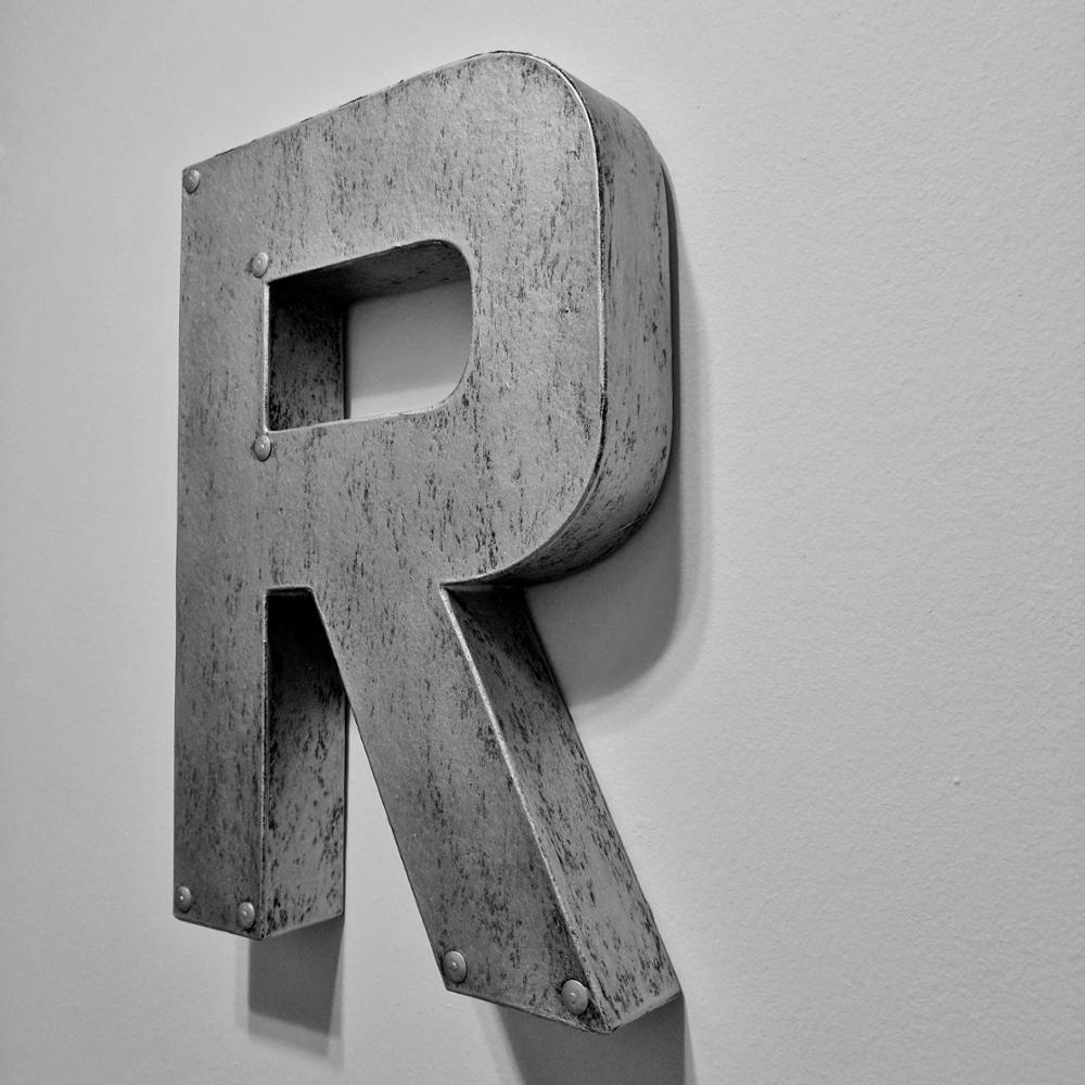 R