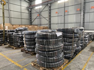 ゴムホース10 bar 16 bar 25 bar耐油性ベトナム工場