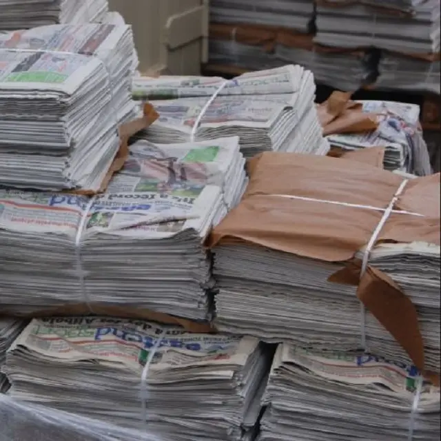 Toplu yayınlanan gazete/haberler kağıt Scraps/OINP/kağıt artıkları