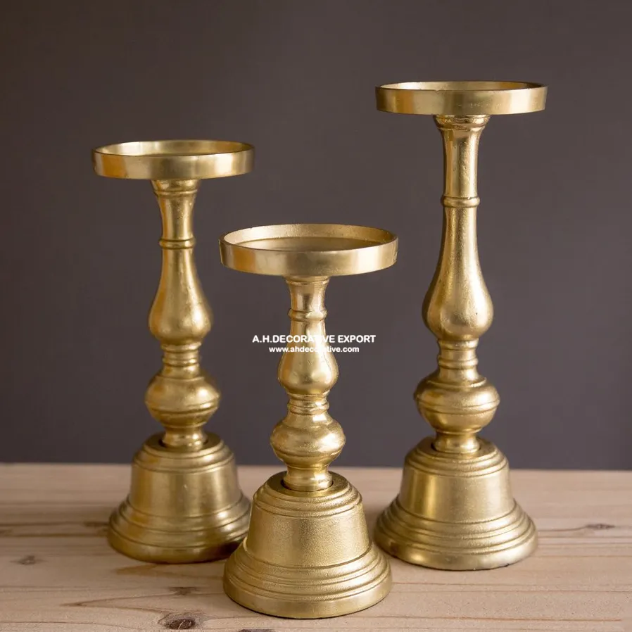 शादी के सेंटरपीस के लिए नए सोने के मोमबत्ती स्तंभ धारक की बिक्री के लिए नई सोने की मोमबत्ती