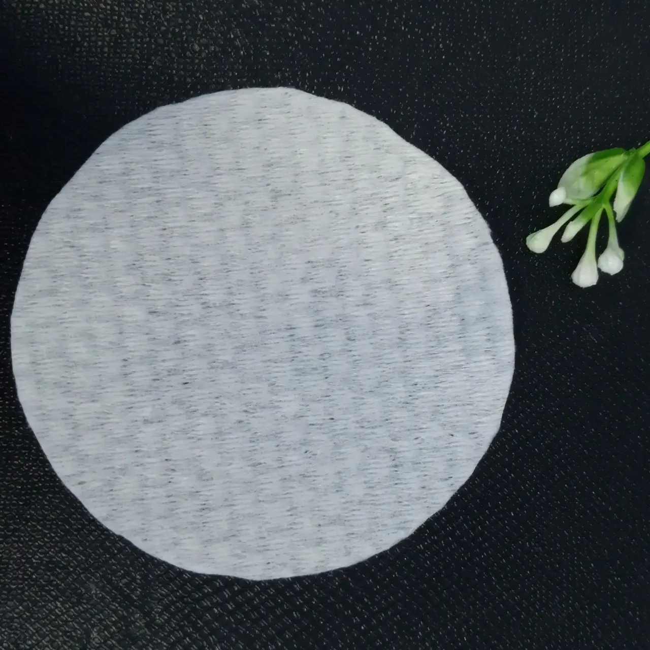 Yüksek su emici beyaz Spunlace Nonwoven paralel kabartmalı Rayon viskon Polyester pamuk Vietnam yapılan