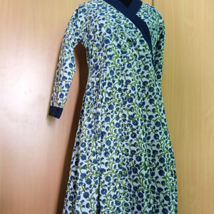 蓝色手块印花纯棉Kurti BSJ9花卉莫卧儿图案时尚夏季休闲服透气纽扣装饰