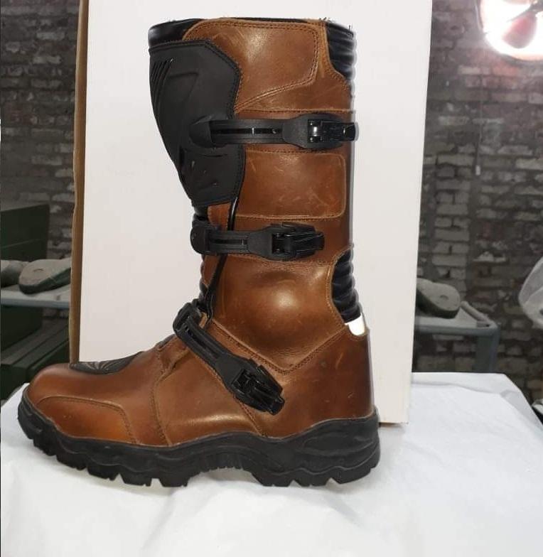 สีน้ำตาล