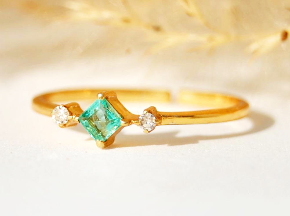 สีเขียว