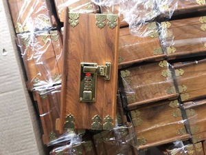 Wooden Clothes <strong>Trunk</strong> with Lock for Souvenir (Ms.Sandy 84587176063 WS)