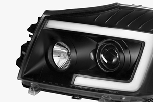 ไฟหน้าโปรเจคเตอร์ LED C-Bar,สวิตช์สัญญาณไฟเลี้ยวตามลำดับสำหรับ04-15 Nissan Titan/04-07 Armada (สีดำ/ใส) - Product Image 3