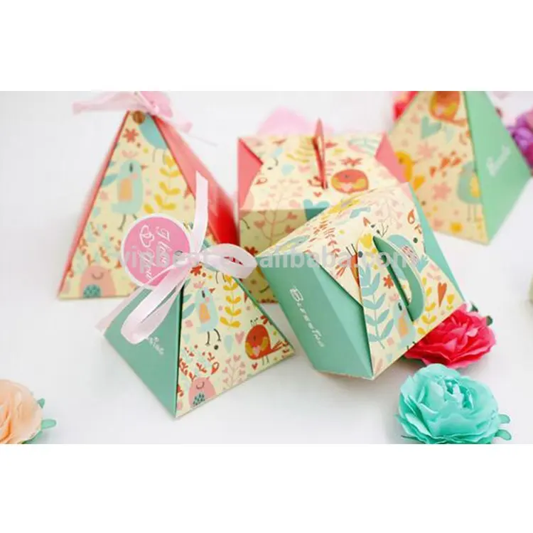 Die neue Mode Dreieck Form Farbe Papier Box benutzer definierte alle Arten von Geschenk box Geschenk verpackung Box