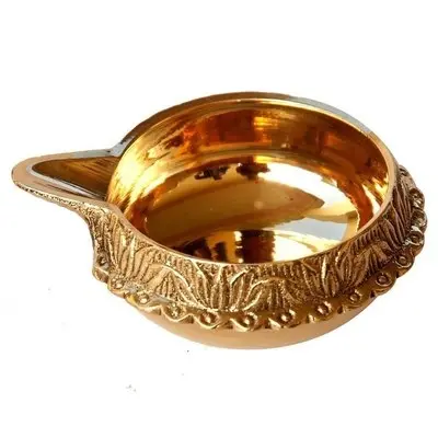 インドからの装飾的なディワリ装飾のために形をした手作りの伝統的なゴールデンブラスクバーディヤ