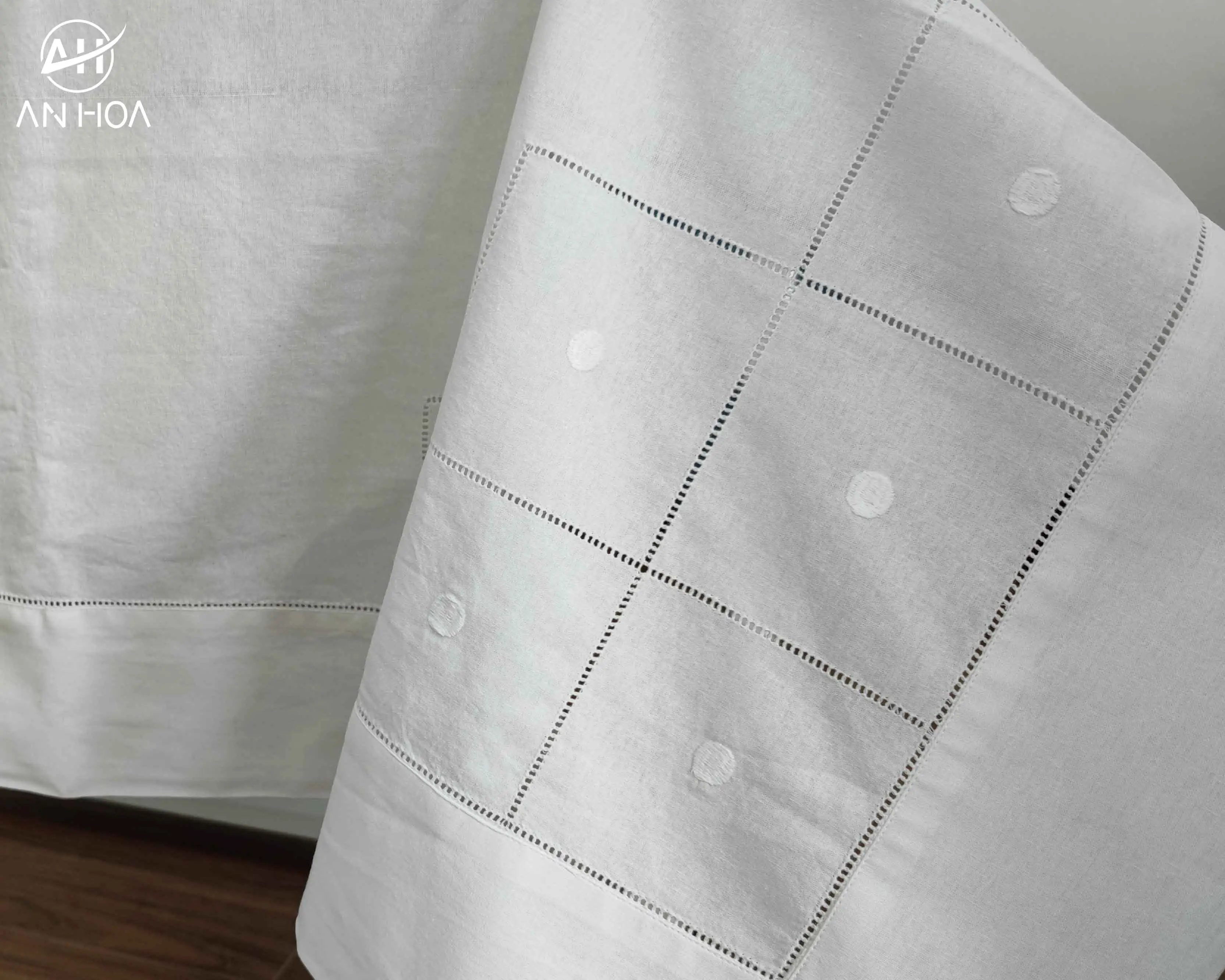 Mantel de algodón con bordado de puntos, tejido con dobladillo