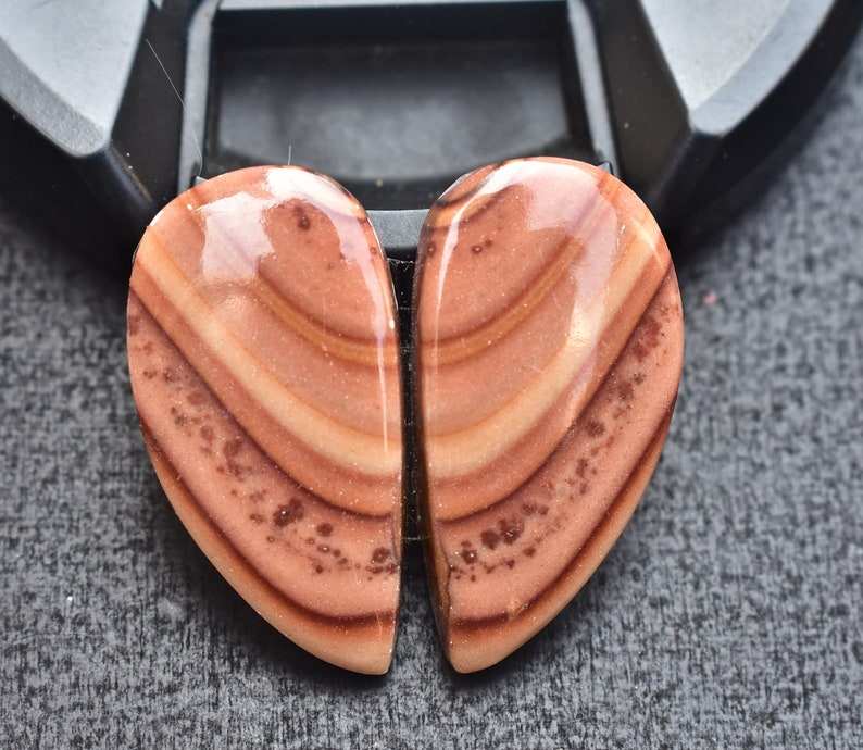 สีน้ำตาล