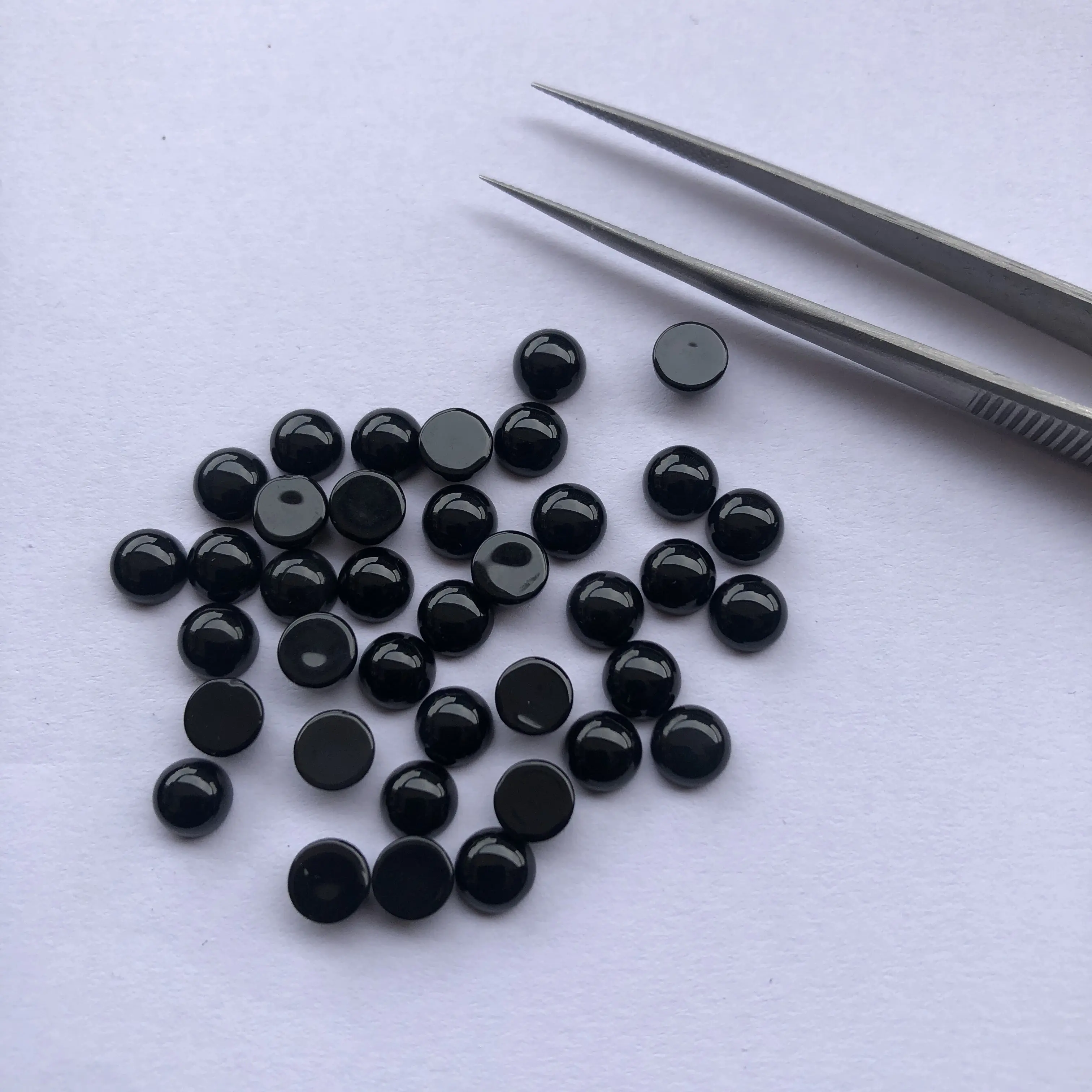 प्राकृतिक काले स्पिनेल पत्थर गोल चिकनी कबोचोन ढीले जेम्स्टोन अर्ध कीमती सामान के लिए कीमती