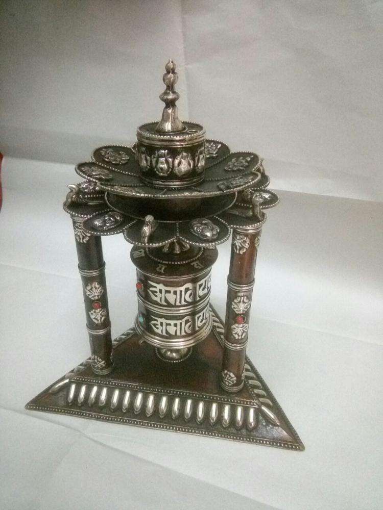 สีเทาเข้ม