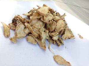 למעלה יצואן של תבלינים יבש זנגביל פרוסות מווייטנאם