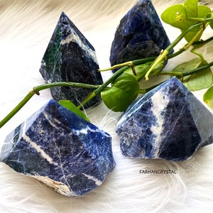 חדש כניסות מחוספס מינרלים טבעי כחול sodalite גלם קריסטל נקודות עבור עיצוב הבית sodalite גלם נקודה מחוספס
