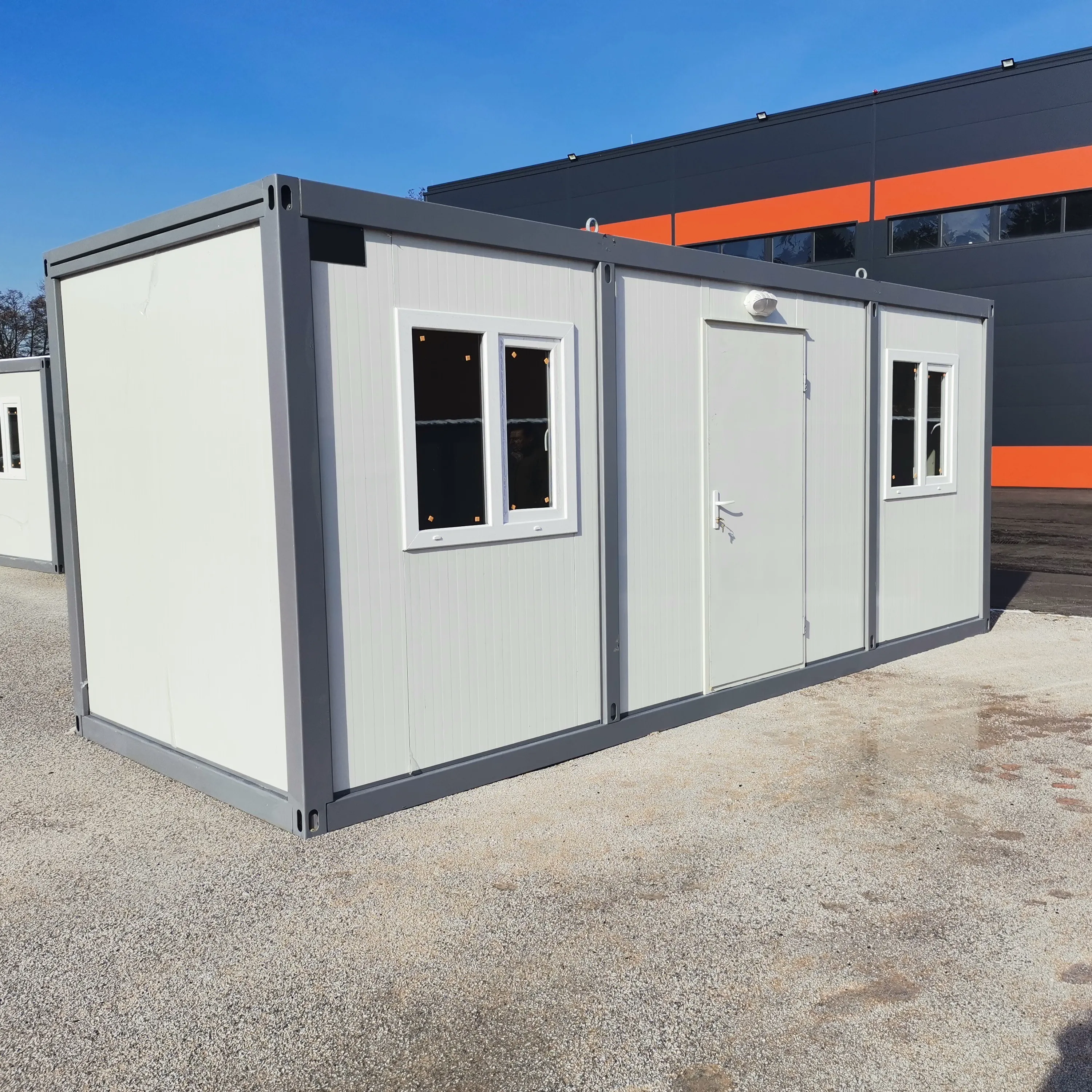 Maison de conteneur, bureau ou stockage des unités de construction modulaires Vente en acier préfabriquée Cadre en verre de fenêtre de mur en PVC personnalisé