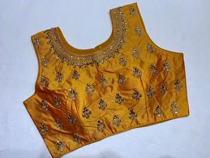 Designer indische Frauen tragen Seiden stickerei Codierung Zari Arbeit bereit, Bluse Party tragen Großhandels preis ethnisches Kleidungs stück Alphanumero zu tragen