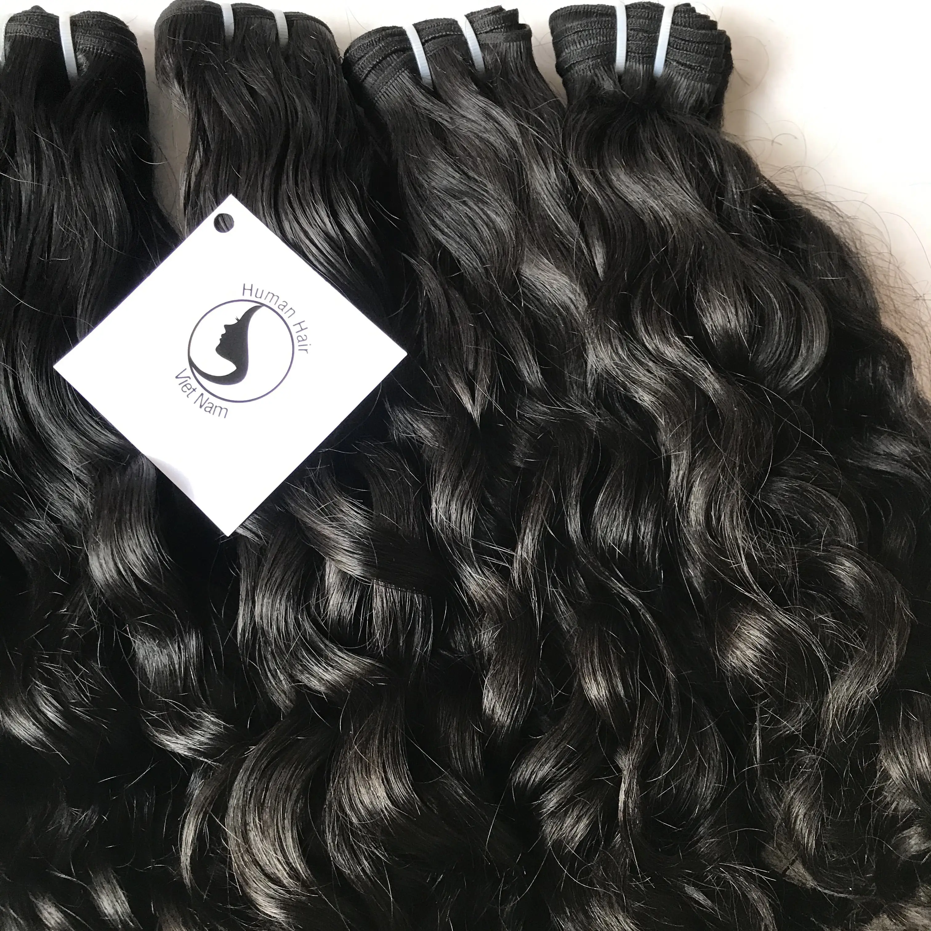 Extension de cheveux vierges vierges vierges vierges, chevelures de qualité 10a, tissage Loose curly, cheveux bruts pour femmes