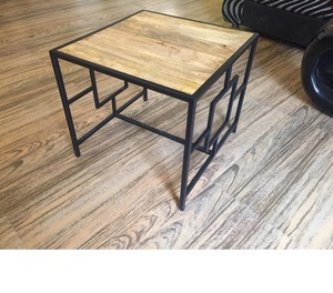 Venda quente De Ferro Barato Novo Design De Metal Quadro De Madeira Top Com Revestimento Em Pó Preto Mesa De Café Mesa Final Tabela De Aninhamento