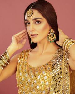 קולורי הזהב choli dupatta עבודה רקמה כבדה עם טפטה משי ומראה אמיתי, סאטן תחרה יצוא פבריק מלכותיים