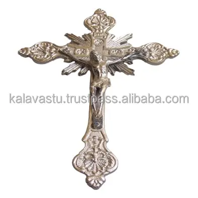 Cruz religiosa de metal em acabamento antigo, decoração religiosa branca em metal, cruz para casa