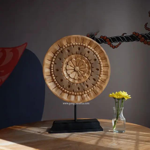 Decoración de madera tallada a mano, motivo de flor con soporte de Metal para Decoración de mesa