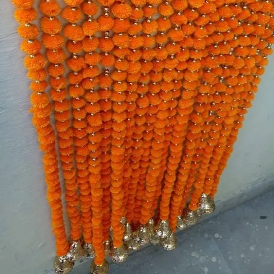 Ghirlande di fiori di pompon artificiale con campana dorata in plastica decorazioni per matrimoni indiani appesi a parete porta appesa decorazioni per la casa