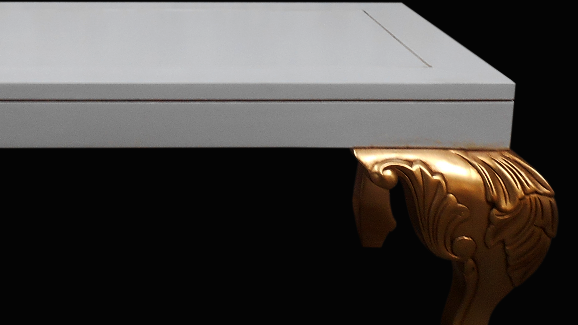 สีขาวและสีทอง