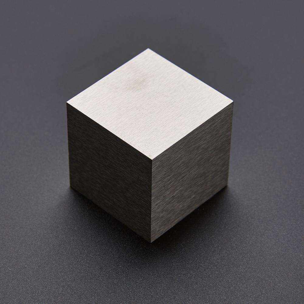 железный куб. металлический куб. железо куб. полированный металлический куб. металлический куб.