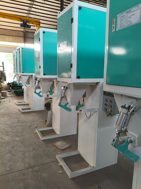 https://s.alicdn.com/%40sc04/kf/A4d48700907f944f6856c161916ad3d66z/Automatic-Package-Machine-Grains-Bagging-Machine-Fertilizer-Chicken-Cow-Bird-Animal-Food-Feed-25kg-30kg-Packing-Machine.jpg