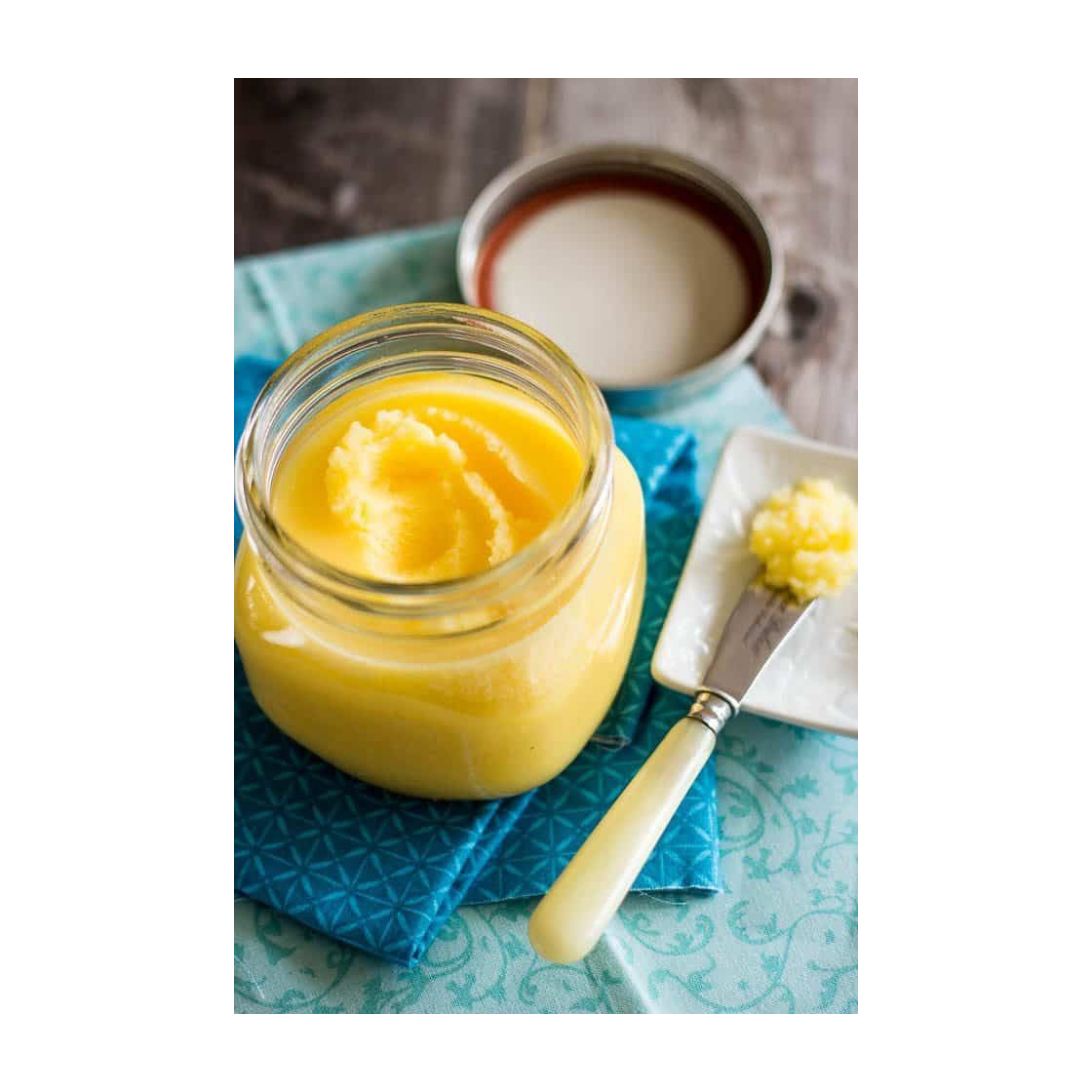 Топленое масло полезнее обычного. Топленое сливочное масло. Топленое масло полезнее обычного. Топленое масло жидкое. Гхи индия.