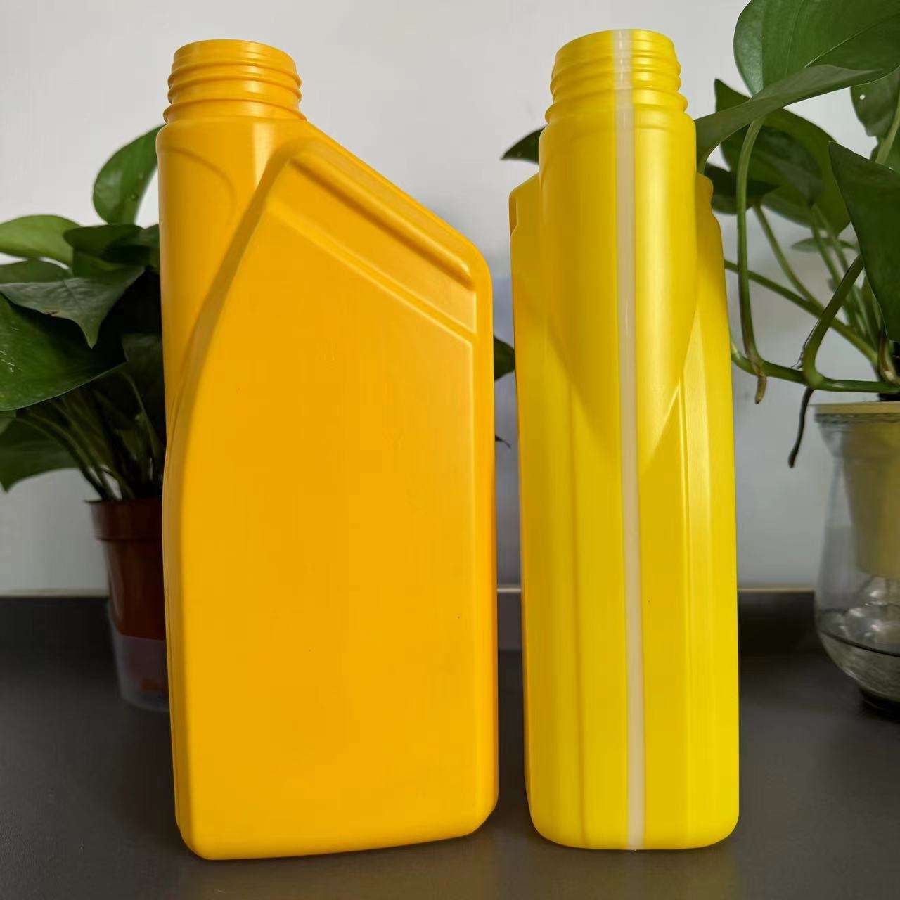 https://s.alicdn.com/%40sc04/kf/Hc820f3a2da2145d9bcd155b2bed37a5bf/1000ML-HDPE-High-Quality-Plastic-Lubricating-Engine-Oil-Bottle-for-Industrial-Use.jpg