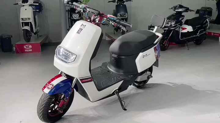 2000W Electric Scooter 25km/h Power and 65-80km/h Speed