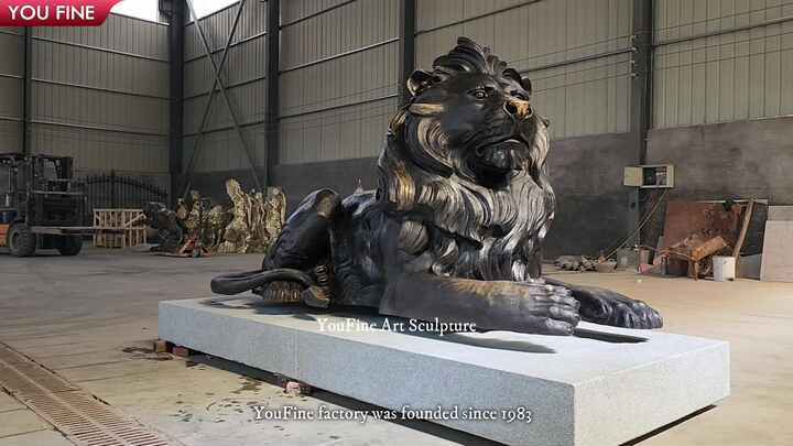 Statue Lion Assis Façon Bronze Sur Socle - Veronese - Résine - Hauteur 22,5 Cm