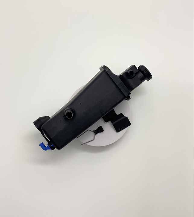 STZT 17117573781 Coolant Expansion Tank for BMW E46 X3 Z4